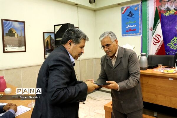 نشست ارزیابان لباس فرم مدارس خراسان رضوی
