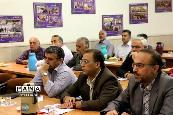نشست ارزیابان لباس فرم مدارس خراسان رضوی