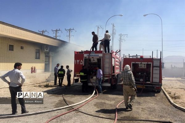 مهار آتش سوزی ایستگاه برق گله‌دار