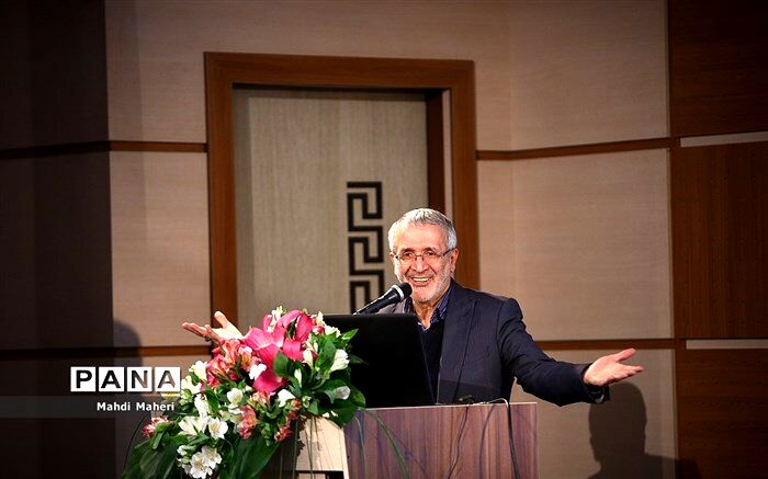 نویدادهم: برای تحقق اهداف تعلیم و تربیت و تحول بنیادین نیازمند مدارس بزرگ هستیم