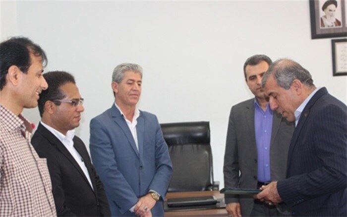دیدار رئیس بانک آینده شعبه برازجان با مدیر آموزش و پرورش دشتستان