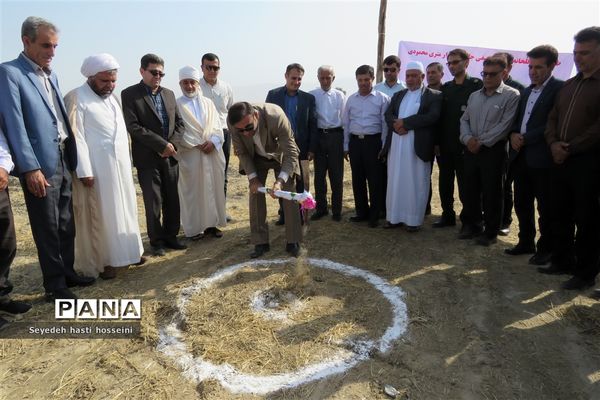 کلنگ‌زنی گلخانه ۱.۵ هکتاری با اعتبار ۳۶ میلیارد ریال در بخش گله‌دار