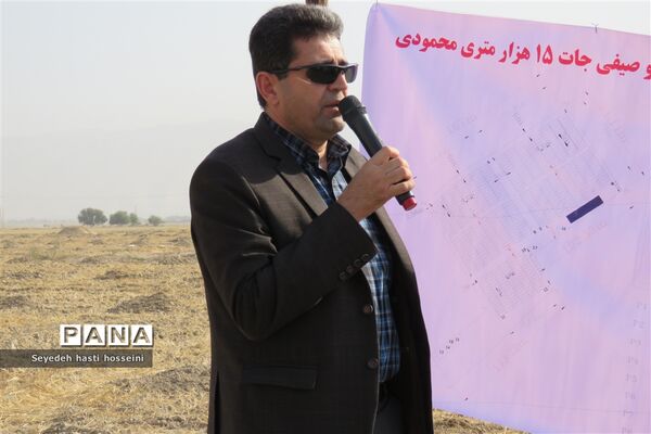 کلنگ‌زنی گلخانه ۱.۵ هکتاری با اعتبار ۳۶ میلیارد ریال در بخش گله‌دار
