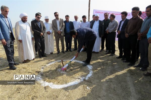 کلنگ‌زنی گلخانه ۱.۵ هکتاری با اعتبار ۳۶ میلیارد ریال در بخش گله‌دار