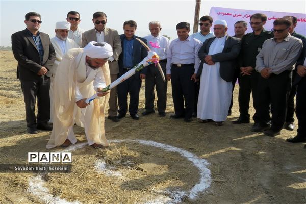 کلنگ‌زنی گلخانه ۱.۵ هکتاری با اعتبار ۳۶ میلیارد ریال در بخش گله‌دار