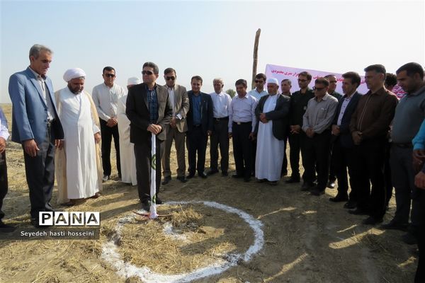 کلنگ‌زنی گلخانه ۱.۵ هکتاری با اعتبار ۳۶ میلیارد ریال در بخش گله‌دار