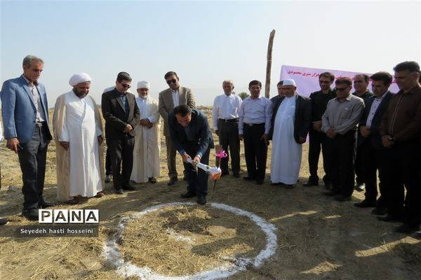 کلنگ‌زنی گلخانه ۱.۵ هکتاری با اعتبار ۳۶ میلیارد ریال در بخش گله‌دار