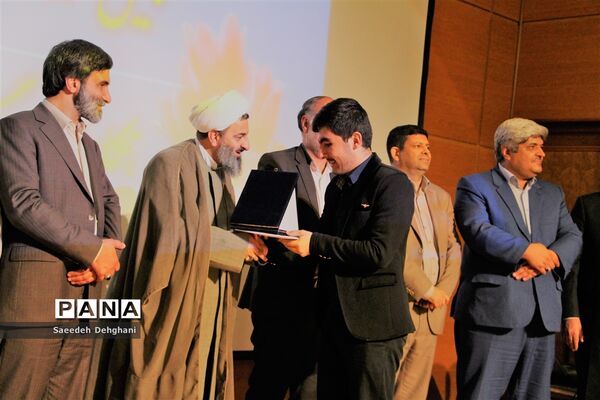 تقدیر از برگزیدگان جشنواره استانی شعر غدیر