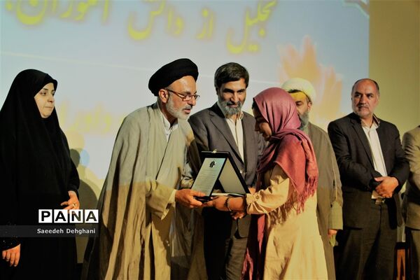 تقدیر از برگزیدگان جشنواره استانی شعر غدیر