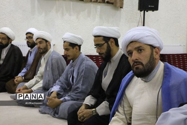 دیدار جمعی از طلاب و روحانیون فعال در مدارس استان با نماینده ولی فقیه