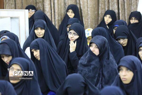 دیدار جمعی از طلاب و روحانیون فعال در مدارس استان با نماینده ولی فقیه