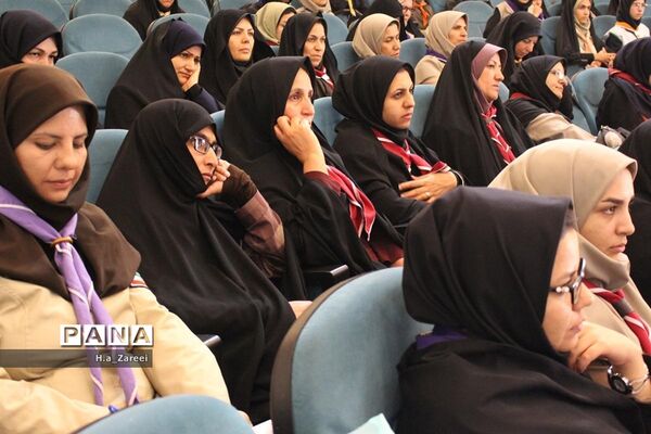 نشست مشترک مجامع اعضا،مربیان و شوراهای دانش‌آموزی در بخش خواهران