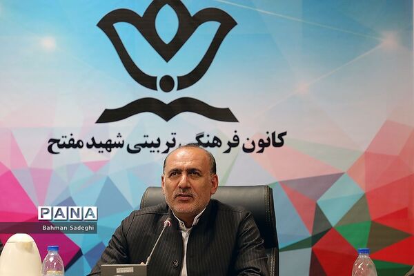 بازدید مدیرکل فرهنگی هنری  از دبیرخانه جشنواره فرهنگی هنری