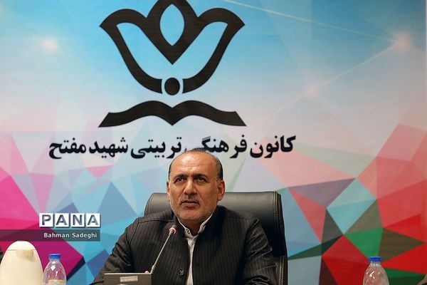 بازدید مدیرکل فرهنگی هنری  از دبیرخانه جشنواره فرهنگی هنری