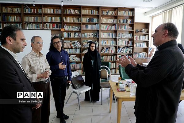 بازدید مدیرکل فرهنگی هنری  از دبیرخانه جشنواره فرهنگی هنری