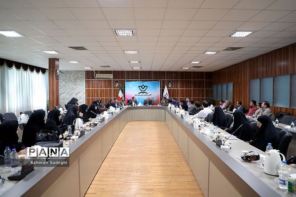 بازدید مدیرکل فرهنگی هنری  از دبیرخانه جشنواره فرهنگی هنری