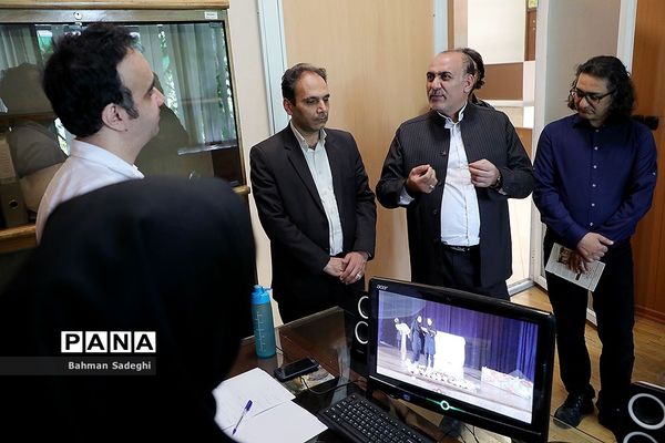 بازدید مدیرکل فرهنگی هنری  از دبیرخانه جشنواره فرهنگی هنری