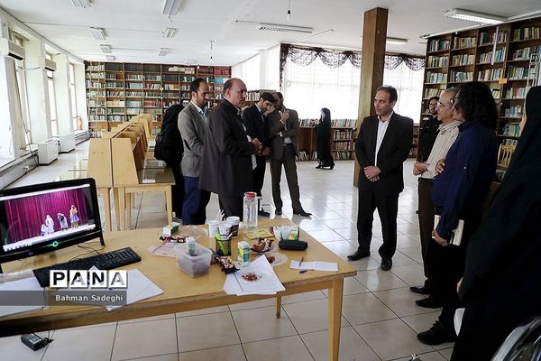 بازدید مدیرکل فرهنگی هنری  از دبیرخانه جشنواره فرهنگی هنری