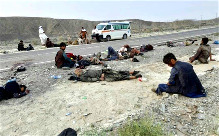 2 کشته و 25 زخمی بر اثر واژگونی خودروی قاچاقچیان انسان در جنوب سیستان و بلوچستان
