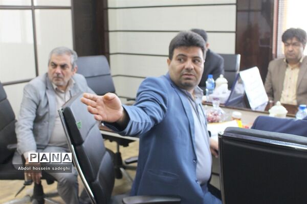 جلسه کارگروه استانی لباس فرم و سرویس دانش‌آموزی استان بوشهر