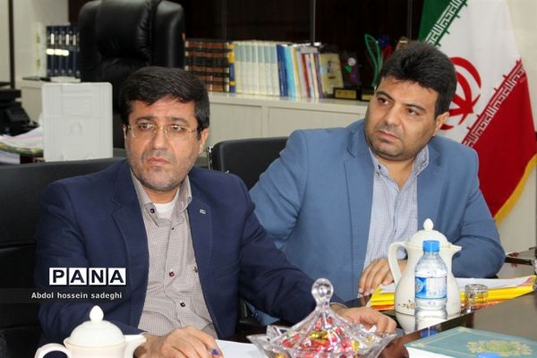 جلسه کارگروه استانی لباس فرم و سرویس دانش‌آموزی استان بوشهر