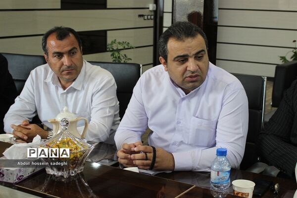جلسه کارگروه استانی لباس فرم و سرویس دانش‌آموزی استان بوشهر