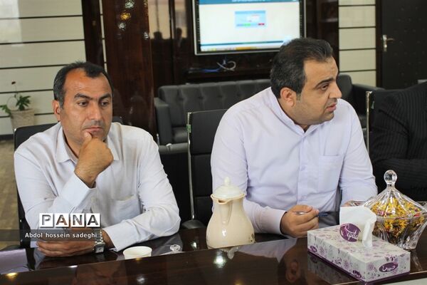 جلسه کارگروه استانی لباس فرم و سرویس دانش‌آموزی استان بوشهر