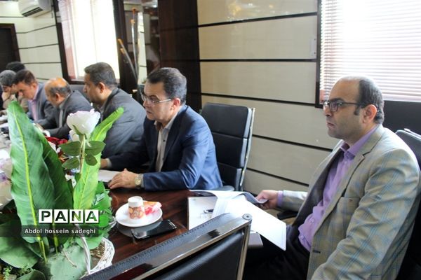 جلسه کارگروه استانی لباس فرم و سرویس دانش‌آموزی استان بوشهر