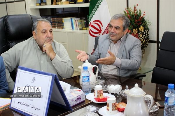 جلسه کارگروه استانی لباس فرم و سرویس دانش‌آموزی استان بوشهر