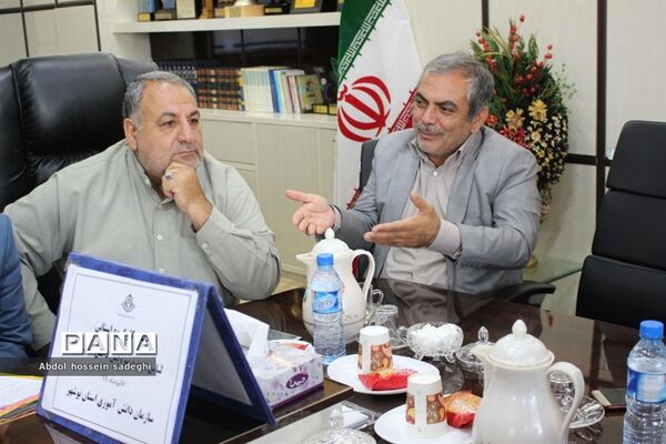جلسه کارگروه استانی لباس فرم و سرویس دانش‌آموزی استان بوشهر