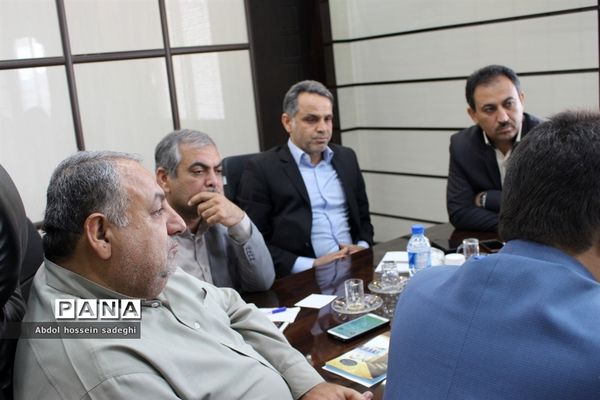 جلسه کارگروه استانی لباس فرم و سرویس دانش‌آموزی استان بوشهر