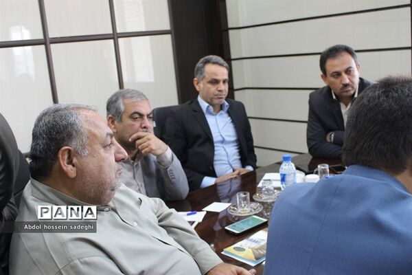 جلسه کارگروه استانی لباس فرم و سرویس دانش‌آموزی استان بوشهر