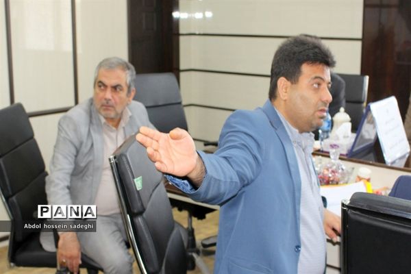 جلسه کارگروه استانی لباس فرم و سرویس دانش‌آموزی استان بوشهر