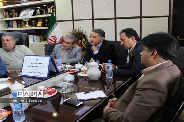 جلسه کارگروه استانی لباس فرم و سرویس دانش‌آموزی استان بوشهر