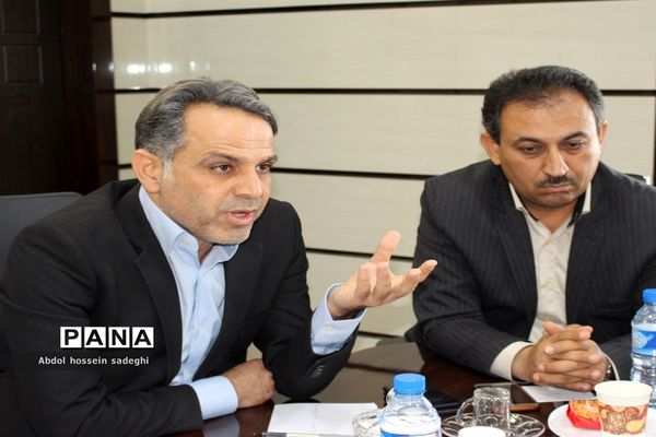 جلسه کارگروه استانی لباس فرم و سرویس دانش‌آموزی استان بوشهر