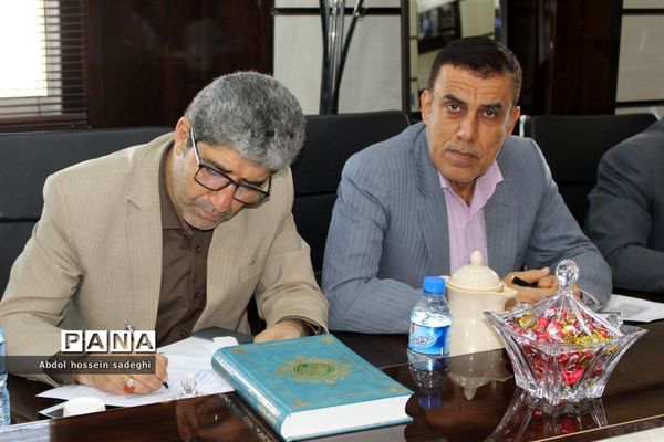 جلسه کارگروه استانی لباس فرم و سرویس دانش‌آموزی استان بوشهر