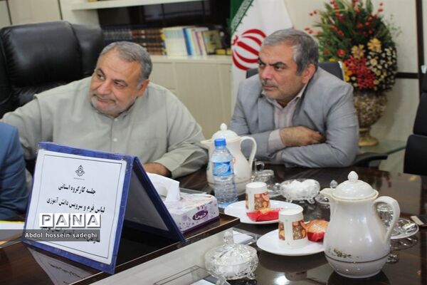 جلسه کارگروه استانی لباس فرم و سرویس دانش‌آموزی استان بوشهر