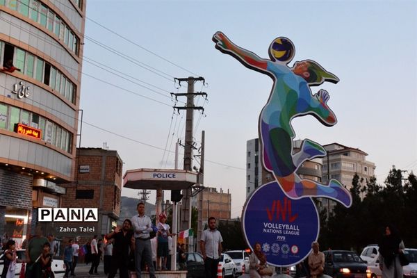 شادی مردم پس از برد تیم ملی والیبال ایران