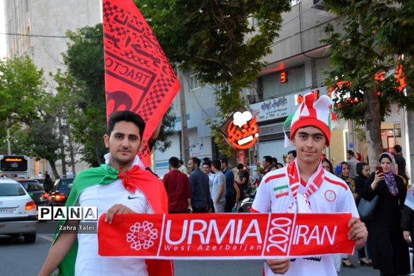 شادی مردم پس از برد تیم ملی والیبال ایران