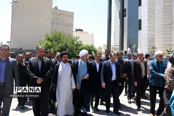 اهدای کالاهای اساسی به سیل زدگان شیراز