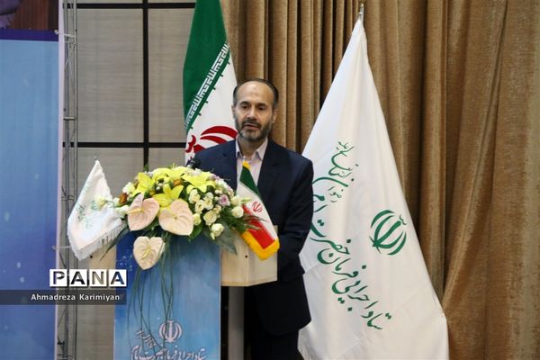 اهدای کالاهای اساسی به سیل زدگان شیراز