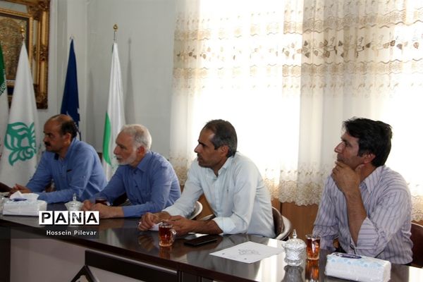 نشست کمیته تخصصی تعیین قیمت لباس فرم دانش‌آموزان