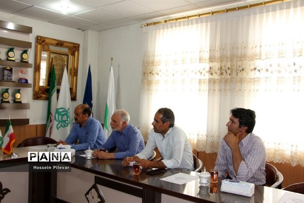 نشست کمیته تخصصی تعیین قیمت لباس فرم دانش‌آموزان