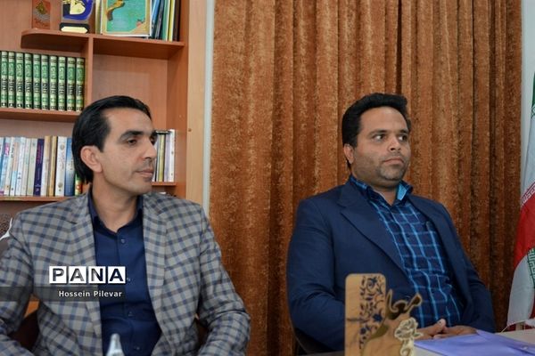 نشست کمیته تخصصی تعیین قیمت لباس فرم دانش‌آموزان