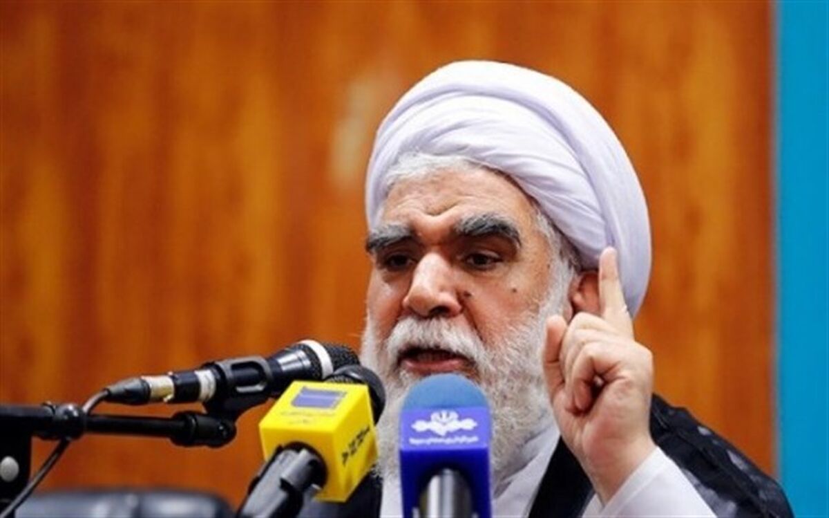 انتقال آب دریای خزر به سمنان مطالبه مردمی است/ بهره برداری از آب دریا حق شرعی و قانونی/ کمبود "آب" بحرانی بین المللی است