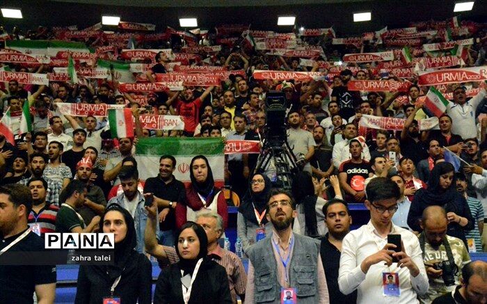 حرکت عجیب برای ورود بانوان به ورزشگاه غدیر ارومیه در لیگ ملت‌های والیبال