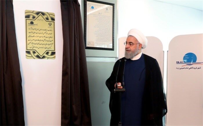 روحانی: رشد اقتصادی تا پایان سال مثبت خواهد شد