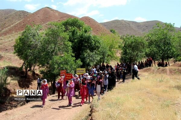 کوهپیمایی پیشتازان دخترمدارس زبرخان