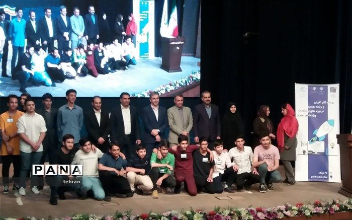 کسب مقام اول هنرستان باقرالعلوم در رویداد سه روزه کارآفرینی