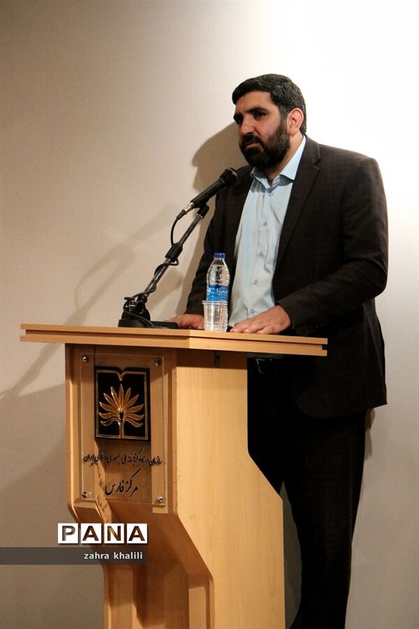 رونمایی و اکران مستند شیخ‌نشین ها در شیراز